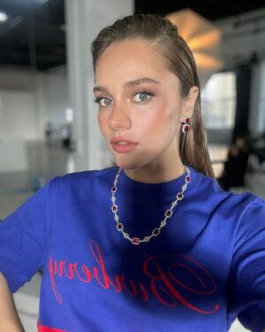 Miray Daner Instagram - Galerimde ufak bir gezintiye çıkalım 🚀