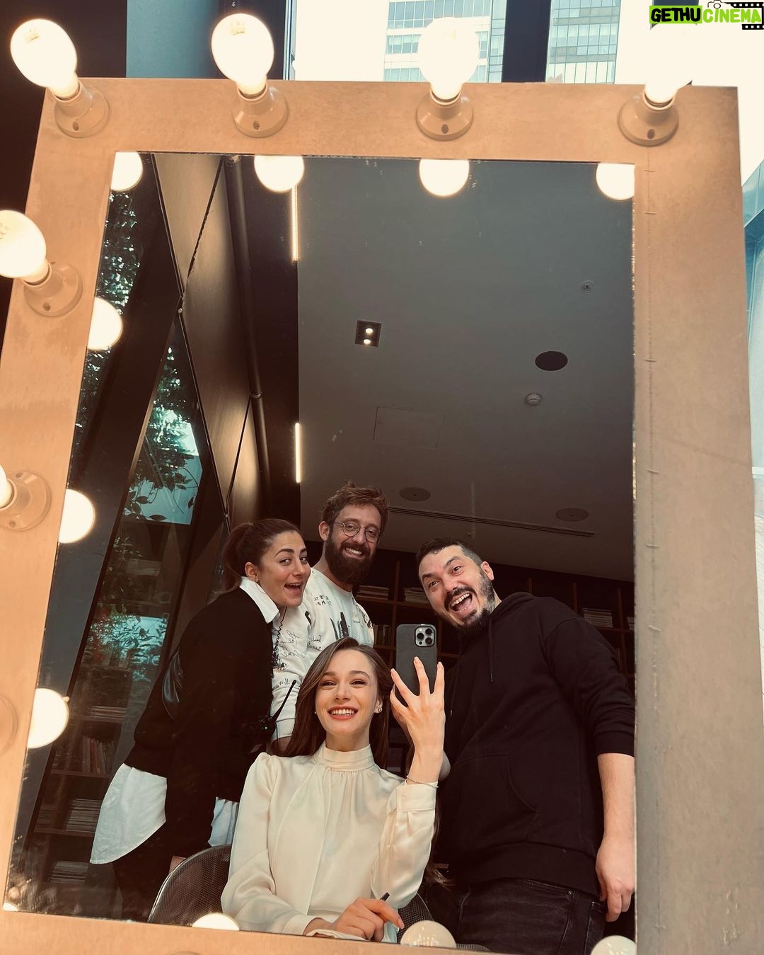 Miray Daner Instagram - Aslı kuş iş başında 🕊️🎬