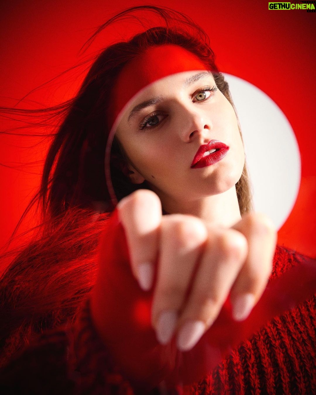 Miray Daner Instagram - ❤️ Netflix x Magnet Quarterly