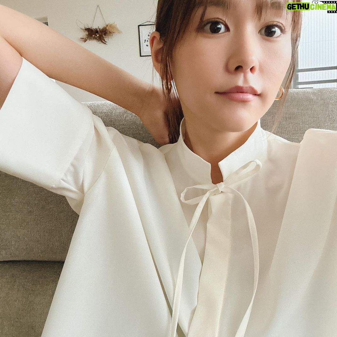 Mirei Kiritani Instagram - 久々にリボンなんて結んじゃってちょいと甘めに🎀ありさにいつもと雰囲気違うねって言われた🤣 top: #amerivintage