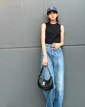 Mirei Kiritani Instagram - 暑い日々ですね☀️ノースリとキャップがないと過ごせない🥵そしてカジュアルにも合うバッグもって。
夏、みなさん気をつけていきましょう💦
#CELINEAVATRIOMPHE
#SUPPORTEDBYCELINE