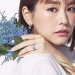 Mirei Kiritani Instagram – キング・オブ・ダイヤモンド”と称されるハリー・ウィンストンの魅力は、
品質の高さはもとより、驚くほどたくさんの選択肢があること。
好きなファッションのテイストやライフスタイル、感性に合わせて自分らしいデザインを選べるブライダルリングを今月号のBAILAで着用しています。　
うっとりするほど美しいハリー・ウィンストンの世界を覗いてみてください💍
#harrywinston
#baila_magazine
#pr