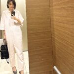 Mirei Kiritani Instagram – 珍しくピンク🐷!
ヒール合わせてスタイルアップさせて💃…だがしかし久々のヒールめっちゃ疲れた🤣
all in one: #thirdmagazine
shoes: #jimmychoo