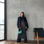 Mirei Kiritani Instagram – 東京は冷たい雨がしとしと。
ちょいと寒かったからコラボ花火ワンピをジャケット合わせで🎆
それにしても今日は楽しい撮影だったなぁ😍BAILAお楽しみに…🧡
jacket: #chloe
dress: #amerivintage #mireikiritanixameri 
pants: #lautashi