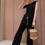 Mirei Kiritani Instagram - 暑かった先日、2023年ノースリーブデビューだった日。カゴバッグも合わせて一気に夏コーデ🕶️ top&pants: #mullerofyoshiokubo bag: #delvaux