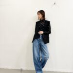Mirei Kiritani Instagram - ベストってどうも上手く着こなせなくてあまり手に取ってこなかったんだけど、ujohのこの子はサラッと羽織るだけでなんだか洒落て見えてしまう素晴らしい子🖤🤍🖤 そして、今年新調したデニムもいいかんじ☺️ vest: #ujoh top: #amerivintage denim: #mm6