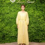Mirei Kiritani Instagram – ロロピアーナ<ヒョンビン・エディション>のレセプションへ。
ヒョンビンさんとも撮ってもらいました😌
ブランドアイコンのホワイトソールシューズにブナの木のチャームが🌲ヒョンビンさんの未来の自然環境への希望が表現されているそう。
軽くて本当に履き心地の良いシューズなので、お出かけしたくなったなぁ🐾
#LoroPiana #ロロピアーナ