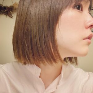 Mirei Kiritani Instagram - 髪のメンテナンスへ。
カットラインが美しい🤤❤️
関係ないけど、ついに花粉症デビューしたっぽい。色々止まらないよーーー🤧😢😭