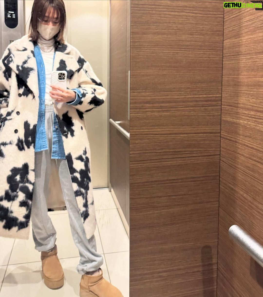 Mirei Kiritani Instagram - 冬の送迎🚲は結局UGGとスウェットが最強説😇 最近楽ちんコーデしかしてないなぁ🫢