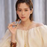 Mirei Kiritani Instagram – 先日、ゲラン メイクアップ クリエイティブ ディレクターのヴィオレットと一緒にメイクアップイベントをやりました！
最新のコレクションを使ったメイクは、”自分らしさを引き出すヌードメイク”がテーマ。
ヴィオレットのテクニックが満載の大胆な色使いのメイクはいつもと違ってすごく新鮮🥺自分の新しい一面を見つけてもらえたような気分だったなぁ。。
今回使った「ルージュ ジェ ナチュラリー コレクション」ほんとにどの色も使いやすくてお気に入り😊今日からゲラン公式オンラインブティックで発売なので是非。
#ゲラン
#GuerlainMakeUp
#ルージュジェ
#オンブルジェ
#Guerlain_ambassador