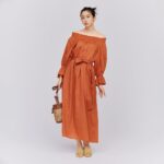 Mirei Kiritani Instagram – PLSTの新ミューズに就任しました、キリタニです🙋‍♀️
そして、PLST東京が本日OPEN。
わたしが提案したコーディネートもあるのでぜひチェックしてみてください！店内にたくさんワタシがいるよ🤭
#plst #プラステ #きちんとしていたい時の毎日服