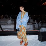 Mirei Kiritani Instagram - おとといの @marni のショーは 華やかセットアップにダボっとデニムジャケットで😉 全身ホワイトのルックが好きでした🤍🤍🤍私服はいつもブラックばかりだから今年はホワイトも着てみようっと🤍🤍🤍