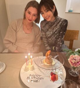Mirei Kiritani Instagram - 今更その① 誕生日ありがとう💓 この日も楽しかったなぁ。 髪が可愛くてハイトーンに憧れた😍 #みれまゆ