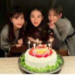 Mirei Kiritani Instagram - Merry Christmas🎄 and Happy Birthday EMI❤️🩷❤️ #ネコ目三姉妹