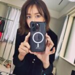 Mirei Kiritani Instagram - 鏡越しってどこ見たらいいの🤷‍♀️ #casetify