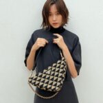 Mirei Kiritani Instagram - プラダ シンボル🤎🖤🤎 #PradaSymbole #PradaTriangle
