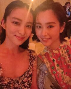 Mirei Kiritani Instagram - 席は大好きな咲とお隣り。 何年振りにセルフィーしてもらって嬉し恥ずかし🐈🐈🐈♡