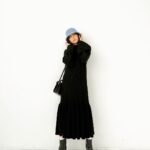Mirei Kiritani Instagram - たまにはちょいと甘め服も。寒くなってきてニットが着られるの嬉しい☺️ onepiece #uncrave_white hat #ninaricci boots #maisonmargiela bag #saintlaurent 白靴下みえちゃってるのは御愛嬌ってことで🤣