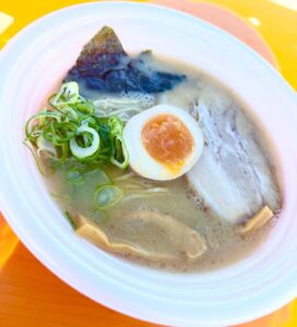 Mirei Kiritani Instagram - 東京ラーメンフェスタ2022 福岡の豚骨と、長野の鶏白湯。 全制覇したい😇