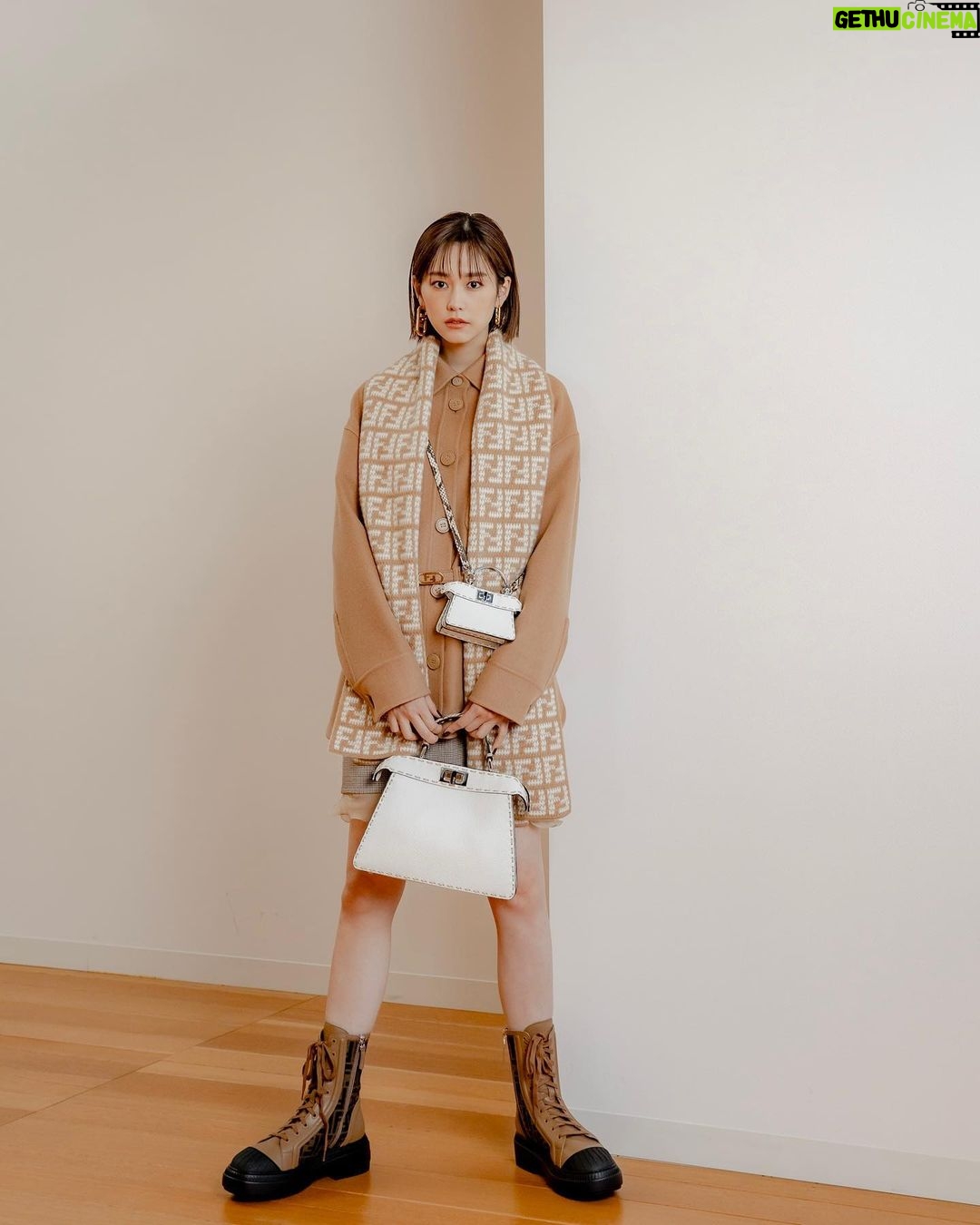Mirei Kiritani Instagram - @fendi PEEKABOOカプセルコレクション👜 #fendi #FendiPeekaboo