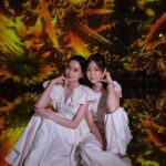 Mirei Kiritani Instagram - みれまゆの夏休み🌻teamLab #みれまゆ #teamlabplanets