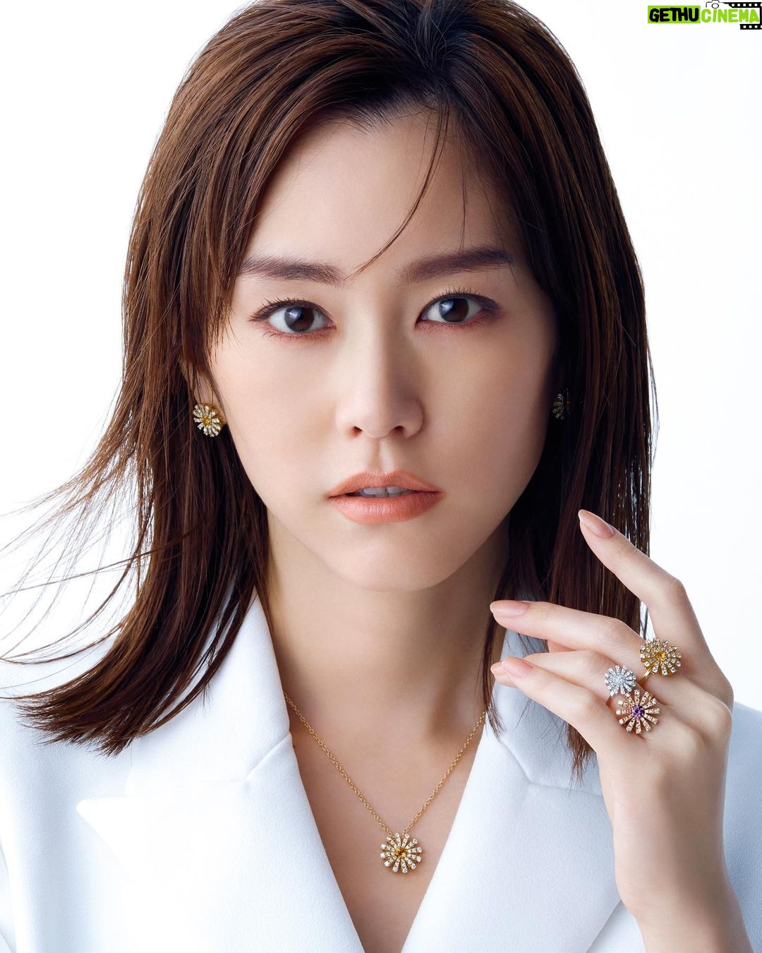 Mirei Kiritani Instagram - ダミアーニの #DearMeDearDamiani のJapanキャンペーンモデルに就任しました✨ すべての女性に届けたい"DEAR ME DEAR DAMIANI"というメッセージのもと、「私が幸せになるジュエリー」がたくさん。 ダミアーニのオフィシャルLINEアカウントでしか見られないロングバージョンのスペシャルムービーもぜひチェックしてください🫶 #Damiani #ダミアーニ #DamianiMargherita #pr