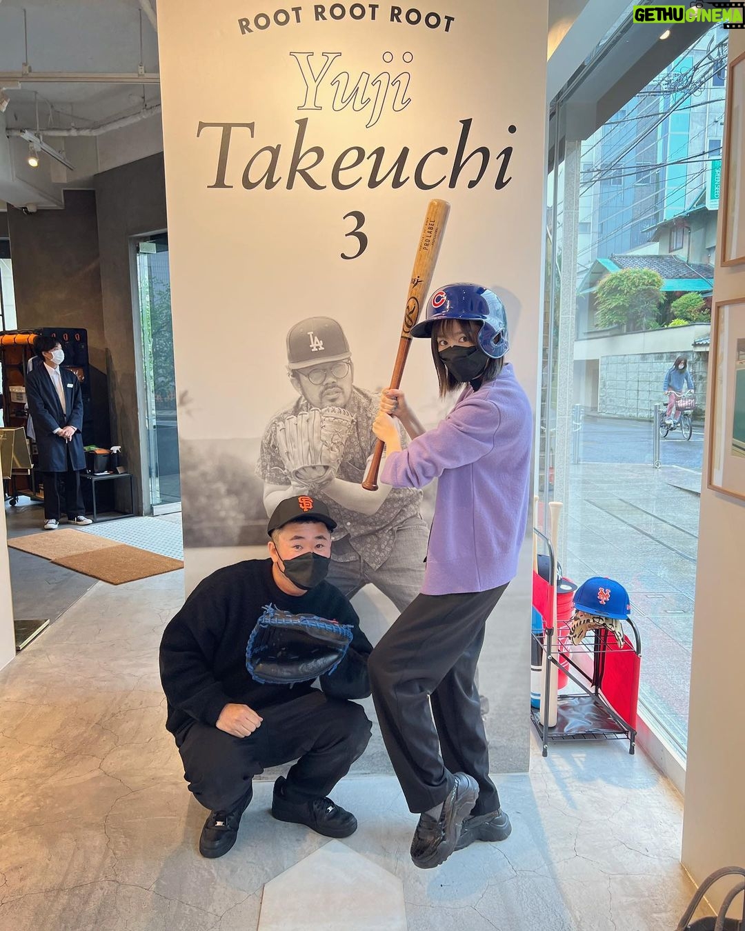 Mirei Kiritani Instagram - カメラマン竹内さん @ballpark.inc の個展へ⚾️ 素敵な写真いっぱいで、ちょうどご両親にもお会いできてありがたやーなGW☺️ Porter flagship store