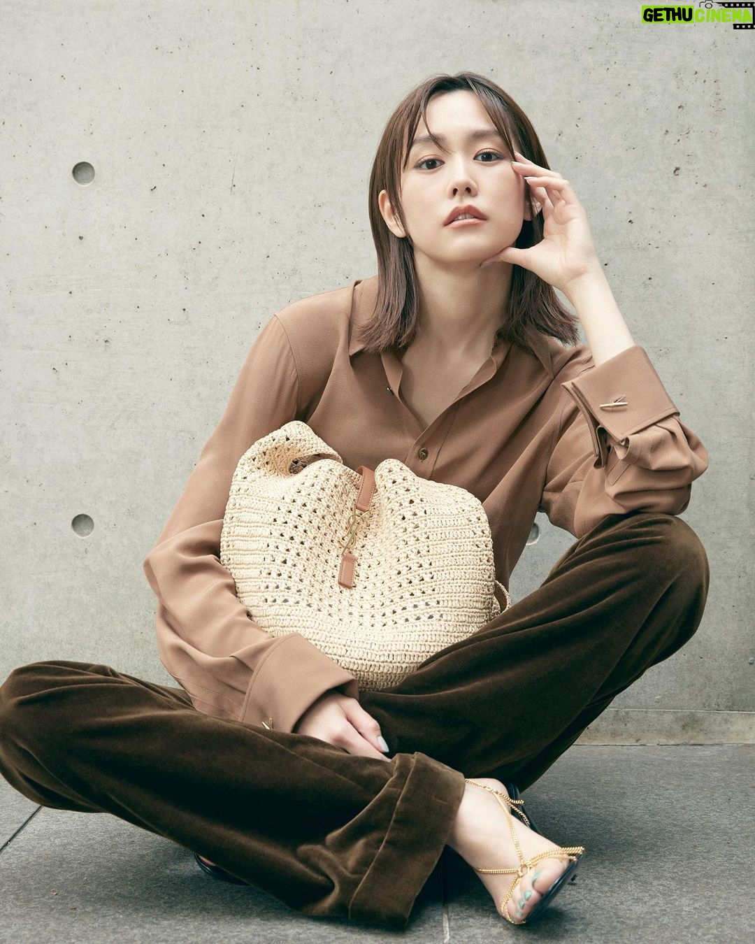 Mirei Kiritani Instagram - Raffia - Saint Laurent Spring 22 🤎🤍🤎🤍🤎 #サンローラン