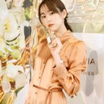 Mirei Kiritani Instagram - @guerlain のフレグランスで人気NO.1の“アクアアレゴリア”がサスティナブルなフレグランスに🐝🧡 わたしは新しい香りのネロリアベチバーが好き。 好きな香りってほんと癒される🥺 #ゲラン #アクアアレゴリア