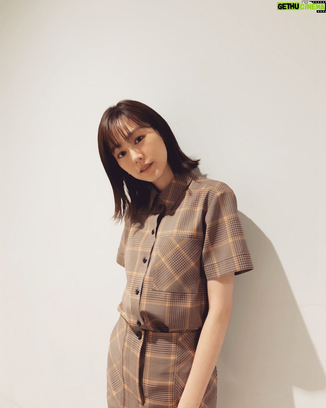 Mirei Kiritani Instagram - 明日のズムサタ👉 「15台のカメラと鷲見玲奈」というコーナーのゲストで出演しました😌 みーてーね。