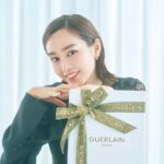 Mirei Kiritani Instagram - 今日10月15日発売、ゲランの今年のホリデーコレクションは、トルコのジュエラー、ベガム・カーンとのコラボレーションによる #ファンタジーアレゴリアコレクション 美しく着飾った動物たちの晩餐会をイメージし、ゲランのアイコン製品が特別な装いで勢ぞろい。この時期だけの特別なギフトボックスもあって、ジュエリーのような華やかさ🎁 他にもスキンケアやフレグランスのホリデー限定ギフトセットもあるので、自分へのご褒美、大切な方へのギフトにいかが🥺❤️ #ゲラン #ホリデー #オンブルジェ #ルージュジェ #Guerlain_Ambassador