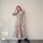 Mirei Kiritani Instagram - onepiece👗 さとかなさんとPasand by ne Quittez pasのコラボ bag👝ZANCHETTI shoes👟ZARA 花柄フリルでいつもより甘いコーデ。照れ隠しにゴツめのスニーカー合わせてみた🫣