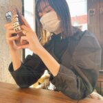 Mirei Kiritani Instagram - 不意打ちショットってさ、絶対ヤバい顔あるよね🤭 ケースと洋服はタグ付けしてるよ💁‍♀️