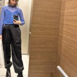 Mirei Kiritani Instagram - 2023年秋、ブーツ始めました🍂 👦に「なんで晴れなのに長靴履いてるの？」って言われました😇 top: #amerivintage pants: #uncrave_white boots: #prada