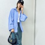 Mirei Kiritani Instagram - 少しだけ秋の予感がするね。まだまだ暑いけど少しずつ秋服を🍂側面がガッツリ空いてて今時期ぴったりの換気袖☺️ shirts: #nave skart: #maisonspecial
