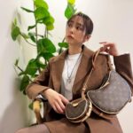 Mirei Kiritani Instagram - 今日から3月🌸久しぶりに暖かったからひっっっっさしぶり膝上丈のスカート履いた🥹生足の勇気はないからタイツはマストで😛 #LOUISVUITTON #LVFashion @louisvuitton