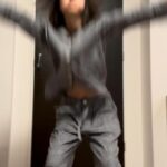 Mirei Kiritani Instagram - 34歳になりました🙇‍♀️ 我が家では0時になった瞬間にジャンプするのが恒例なんですが、飛んだ瞬間と着地がとんでもないことになっていてお腹を抱えて笑い転げた34歳の幕開けでした🤣 笑顔いっぱいの年になりそうでよかったです笑 こんな私ですが、どうぞよろしくお願いします😊