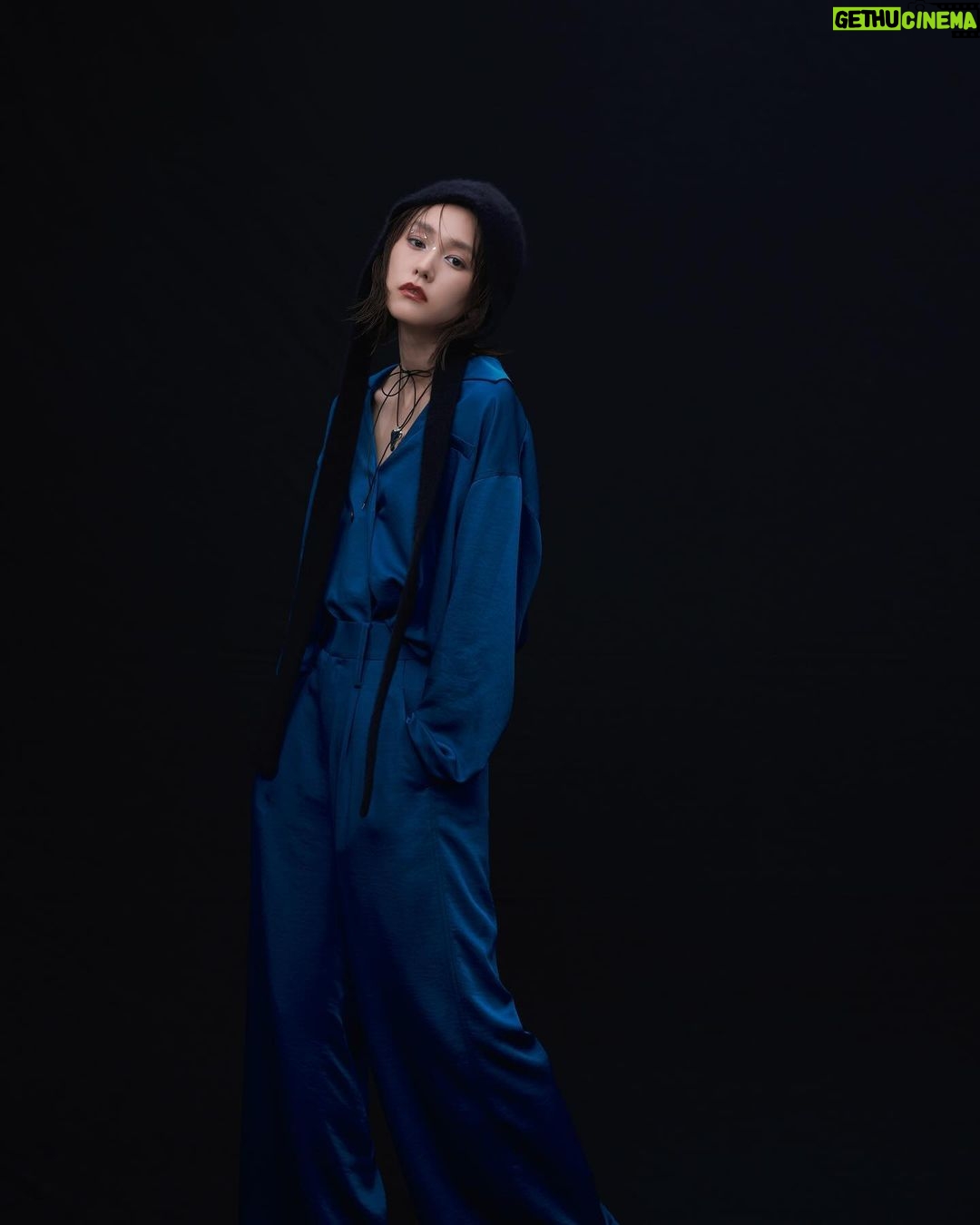 Mirei Kiritani Instagram - @amerivintage × mirei kiritani コラボ第二弾!!やらせていただきました🥺今回もとっても可愛いアイテムができたよー!! 💙ショートもミドルも可愛くて選べないボアコート 🩵いろんな付け方ができる襟がついてるニットワンピ 💙シワになりにくい大好きなセットアップ 🩵着丈が3パターンも変えられるエレベーターニット 💙息子の落書きを柄に落とし込んでもらったシアーワンピ はぁーたまらん🥹11/17から発売です! よろしくお願いします☺️