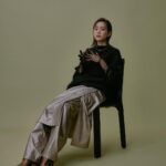 Mirei Kiritani Instagram - @amerivintage × mirei kiritani コラボ第二弾！！やらせていただきました🥺今回もとっても可愛いアイテムができたよー！！ 💙ショートもミドルも可愛くて選べないボアコート 🩵いろんな付け方ができる襟がついてるニットワンピ 💙シワになりにくい大好きなセットアップ 🩵着丈が3パターンも変えられるエレベーターニット 💙息子の落書きを柄に落とし込んでもらったシアーワンピ はぁーたまらん🥹11/17から発売です！ よろしくお願いします☺️