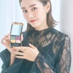 Mirei Kiritani Instagram - 今日10月15日発売、ゲランの今年のホリデーコレクションは、トルコのジュエラー、ベガム・カーンとのコラボレーションによる #ファンタジーアレゴリアコレクション 美しく着飾った動物たちの晩餐会をイメージし、ゲランのアイコン製品が特別な装いで勢ぞろい。この時期だけの特別なギフトボックスもあって、ジュエリーのような華やかさ🎁 他にもスキンケアやフレグランスのホリデー限定ギフトセットもあるので、自分へのご褒美、大切な方へのギフトにいかが🥺❤️ #ゲラン #ホリデー #オンブルジェ #ルージュジェ #Guerlain_Ambassador