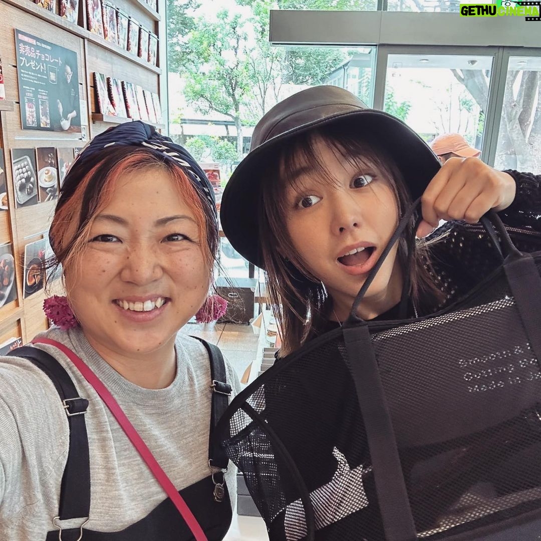 Mirei Kiritani Instagram - @usagifarm_ai 代官山TSUTAYAでポップアップ🐰行ってきたよー!! たくさんget❤️❤️❤️