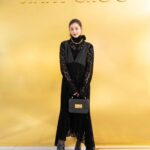 Mirei Kiritani Instagram - JIMMY CHOOのDIAMONDコレクション。 私が身につけたアイテムはドレッシーにも使えそうで、これからのホリデーシーズンにも大活躍の予感💛💛💛 表参道店では、PHOTO Snapを撮ることも出来てお買い物の合間に楽しい時間も過ごせるよ🥰 #jimmychoo #ジミーチュウ #PR