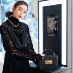 Mirei Kiritani Instagram - JIMMY CHOOのDIAMONDコレクション。 私が身につけたアイテムはドレッシーにも使えそうで、これからのホリデーシーズンにも大活躍の予感💛💛💛 表参道店では、PHOTO Snapを撮ることも出来てお買い物の合間に楽しい時間も過ごせるよ🥰 #jimmychoo #ジミーチュウ #PR