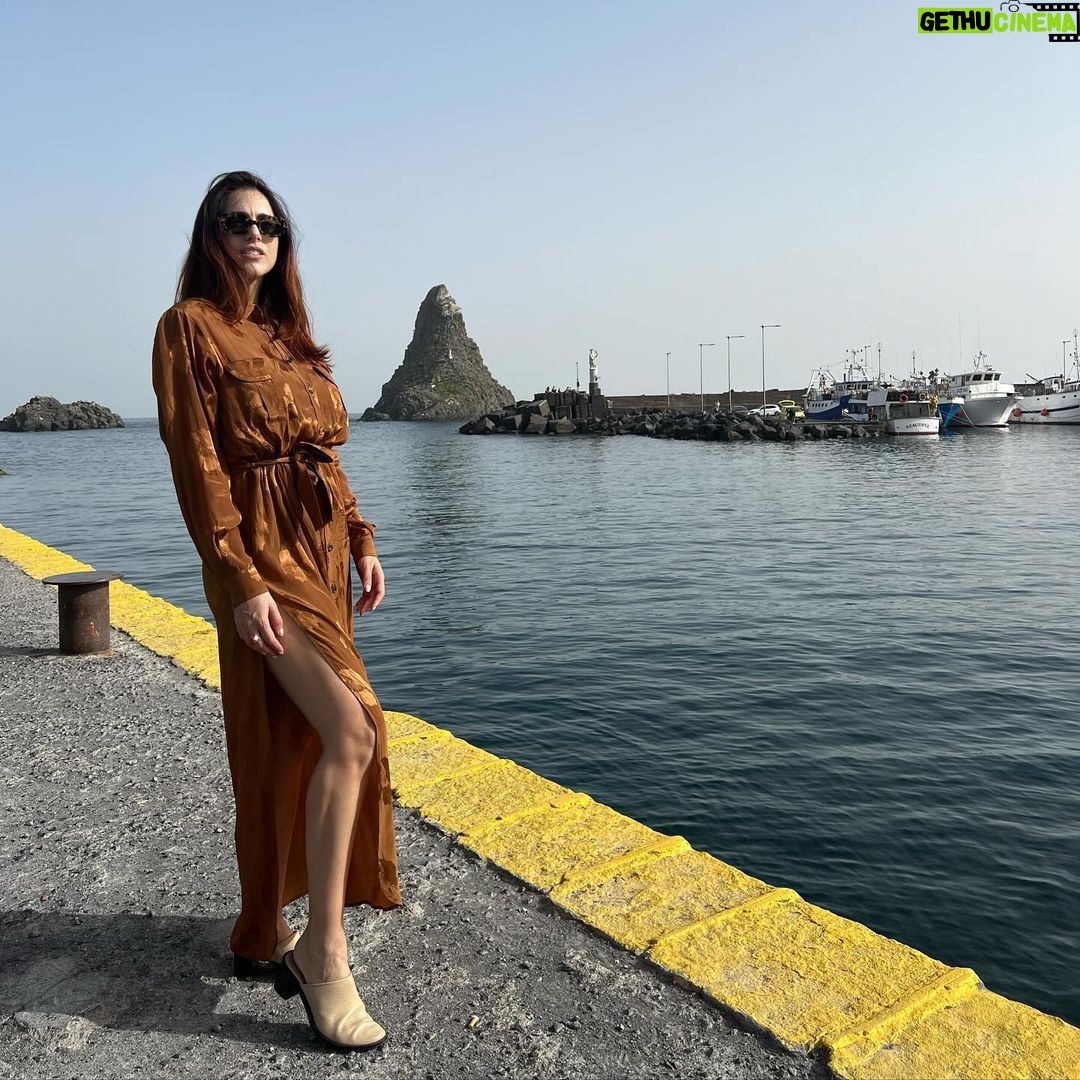 Miriam Leone Instagram - Una giornata al mare e un seltz limone e sale 🧂🍋✨ #accussì #ragazzalavica #myroots #chièstato #nessuno #polifemo #love