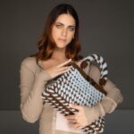 Miriam Leone Instagram - Tanti sogni e progetti da mettere in questa borsa … In love with my peekaboo @fendi #fendipeekaboo #fendi #adv