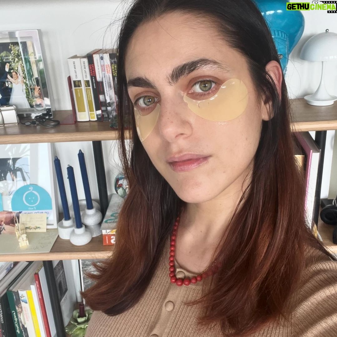 Miriam Leone Instagram - E voi come affrontate questo lunedì? #piccolirimediquotidiani #lunedínontitemo #accussí!