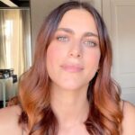 Miriam Leone Instagram - Ciao anima vulcanica: abbiamo un messaggio per te! @lavika.official sta arrivando in esclusiva da Douglas, sei pront* per la nuova beauty routine che Miriam Leone ha creato su misura per te? Insieme a @mirimeo ti invitiamo a scoprirla insieme all’evento di lancio che si terrà lunedì 9 ottobre a Milano, nel nostro store di via Torino 36. Sarai dei nostri? #douglasitalia #lavika #skincareroutine #beautynews #newin