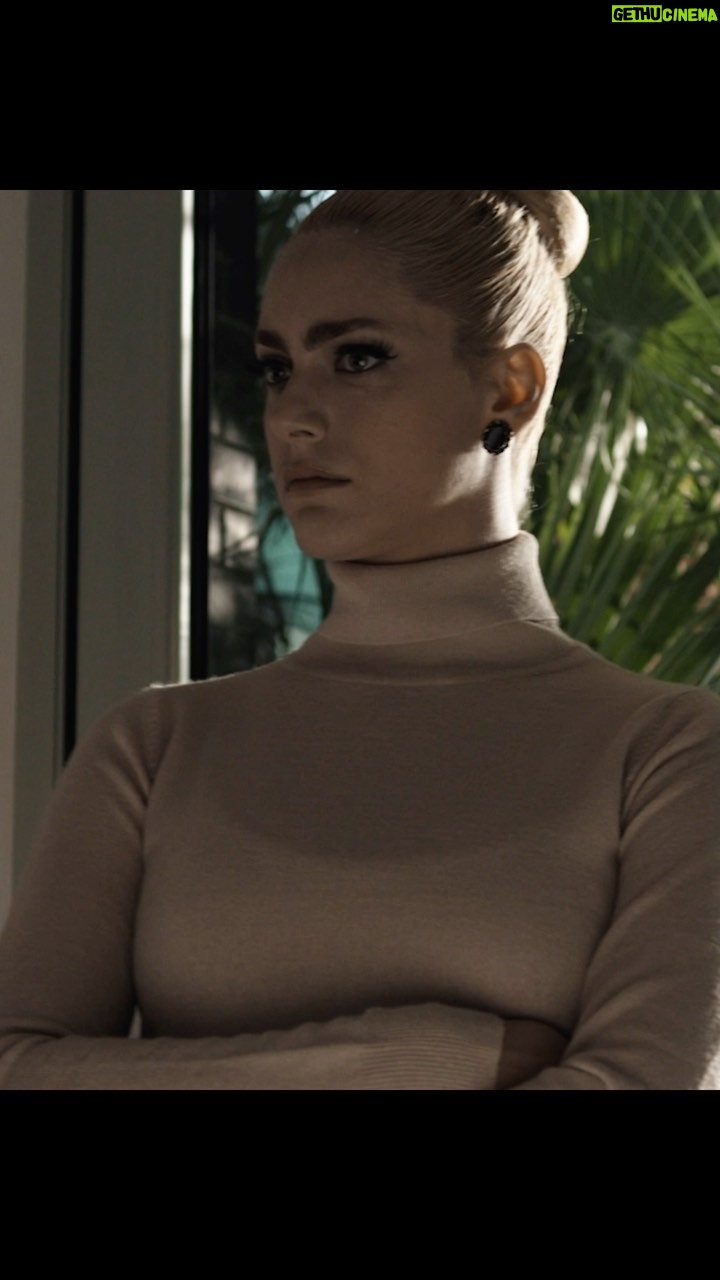 Miriam Leone Instagram - Trailerone in arrivo! Il 30 novembre esce al Cinema l’ultimo capitolo della trilogia #Diabolikilfilm “Diabolik-chi sei?” … (lo presentiamo in anteprima al @romacinemafest !!!) sempre vostra Eva Kant vi saluta e non vede l’ora di riabbracciarvi al cinema in compagnia di un cast straordinario per la regia dei Manetti Bros. @01distribution @mompracemfilm @rai_cinema @diabolikfilm #DiabolikIlFIlm