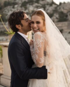 Miriam Leone Instagram - Due anni ca “ni maritamu” (tradotto: che ci siamo sposati!)… ho il cuore pieno di amore ogni giorno!!! Sempre grazie alle persone che hanno reso il nostro giorno stupendo per sempre… vi vogliamo bene amici e family … grazie anche a tutti voi che avete partecipato e partecipate della nostra gioia… e grazie a te, amore mio, che mi abbracci e mi fai ridere così … buon anniversario in dolce attesa !!! ✨❤️✨… #nimaritamu #love #accussì Photo credit @josephcardoofficial