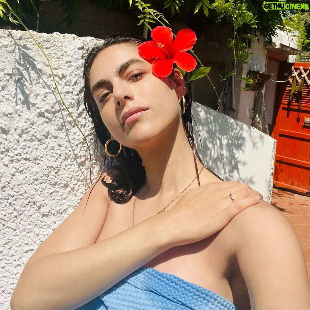 Miriam Leone Instagram - Libera 🌸 #love #freedom #lesvacances #estate